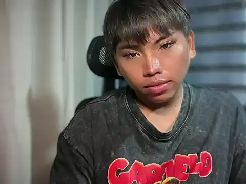 QueenOfPain19 网络视讯表演
