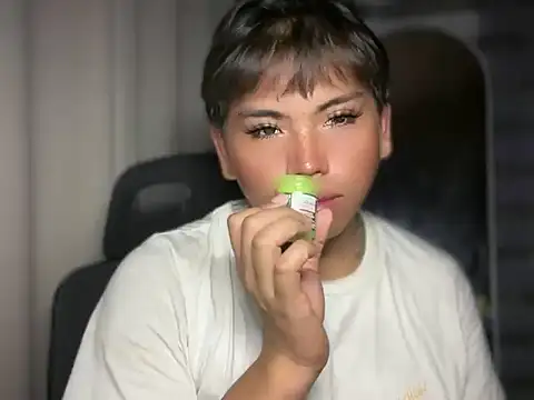 Show modela QueenOfPain19 na web-kameri