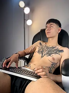 Show modela Matthew_7 na web-kameri