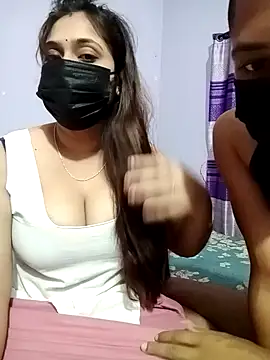 kiara_suny: διαδικτυακό σόου στην κάμερα