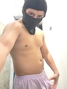 הופעת וובקאם של Yucapolla2001