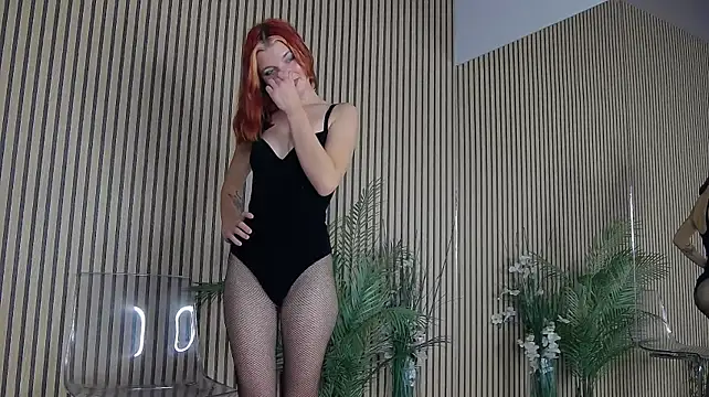 LolaEverly 网络视讯表演