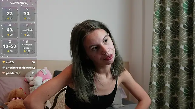 Pokazy przed kamerką – Emma_Tiny69