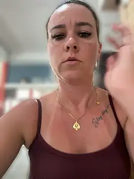 Show de SuhHWhotwife na webcam