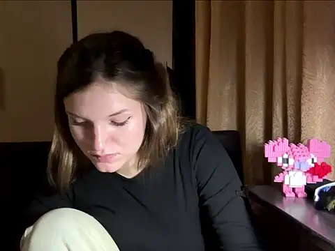 Dellya_Cute Show in webcam