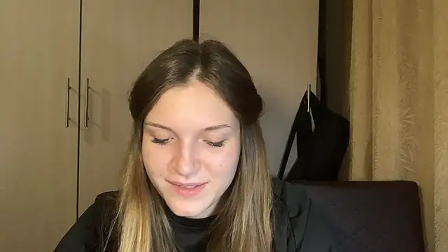 Show modela Dellya_Cute na web-kameri