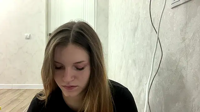 Dellya_Cute Show in webcam