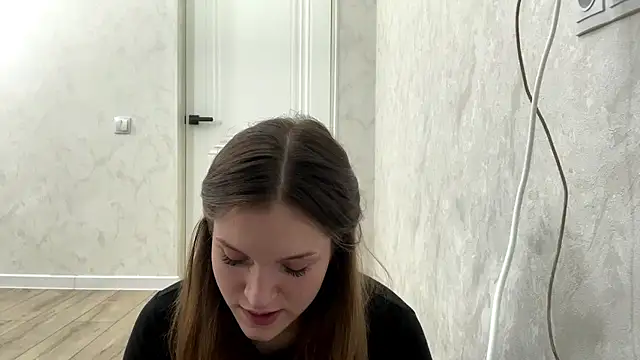 Dellya_Cute Show in webcam