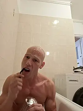 genaroo38 Show in webcam
