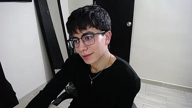 ThomTorr 在線直播表演