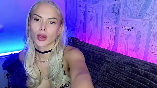 Show modela AmeliaXhot na web-kameri