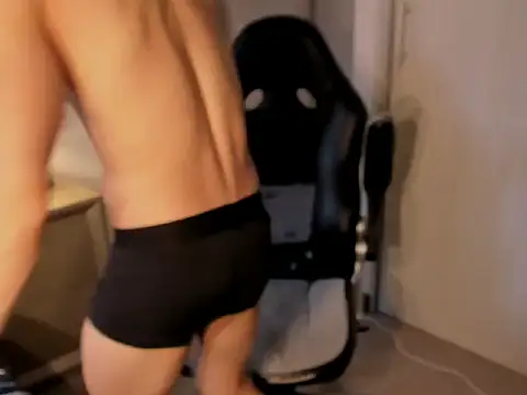 Show modela AngeloHunt na web-kameri
