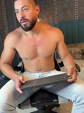 Show modela YAFAR_BLAKE na web-kameri