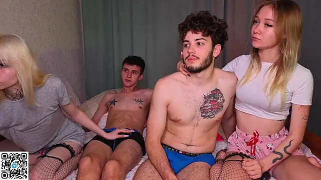 הופעת וובקאם של NeonDuo_