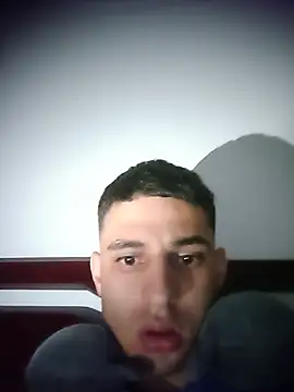 Juanpablo2613: διαδικτυακό σόου στην κάμερα