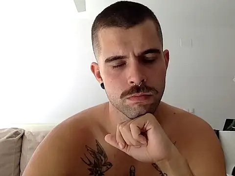 Show modela Benistripp na web-kameri