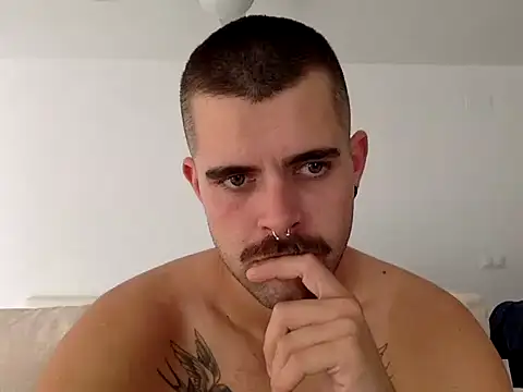 Show modela Benistripp na web-kameri