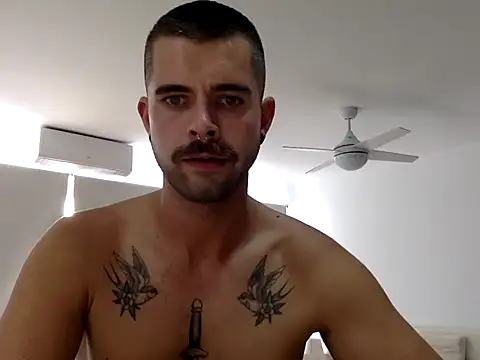 Show modela Benistripp na web-kameri
