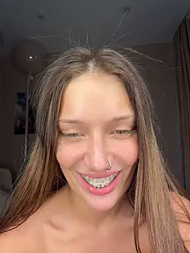 Molly_Miles Show in webcam