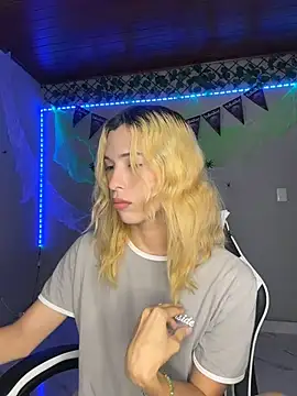 LarryCraft webcam show