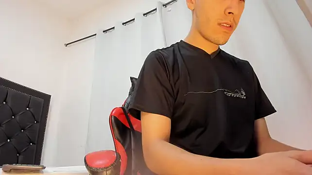 MaxLeons: вебкам-шоу