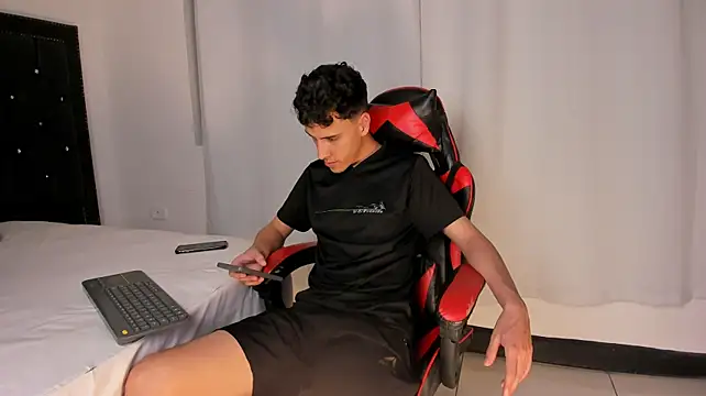 MaxLeons 网络视讯表演