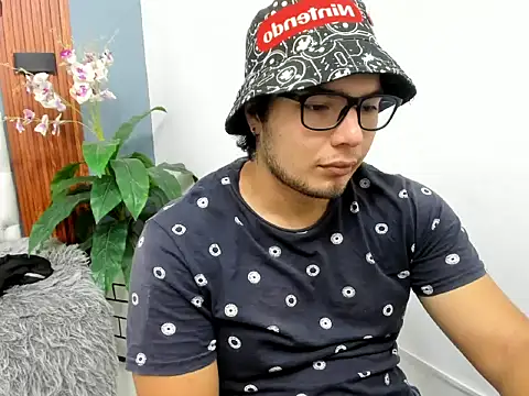 Milo_scorpio webcam show
