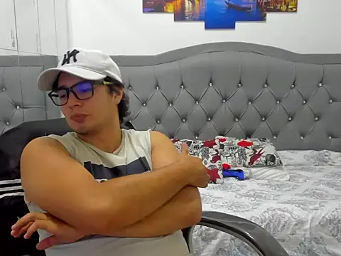 הופעת וובקאם של Milo_scorpio