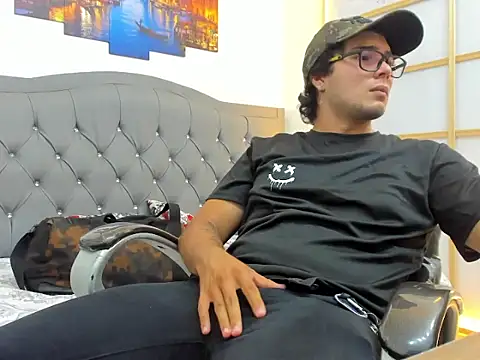 Pokazy przed kamerką – Milo_scorpio