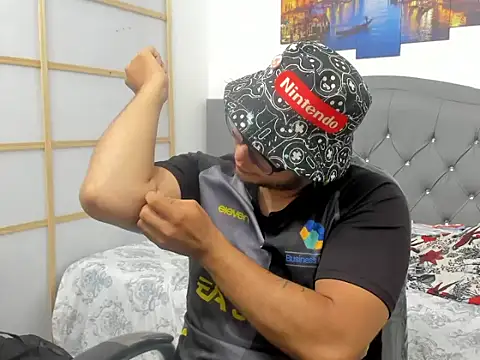 Milo_scorpio webcam show