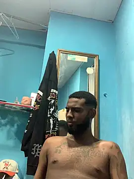 AlbertoDiime Show in webcam