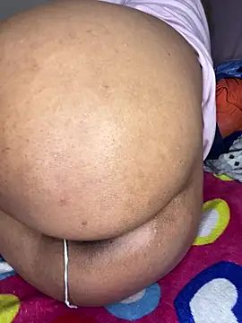 Whore_DirtyyのライブXXXチャット