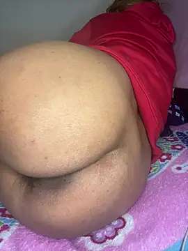 Whore_Dirtyy: διαδικτυακό σόου στην κάμερα