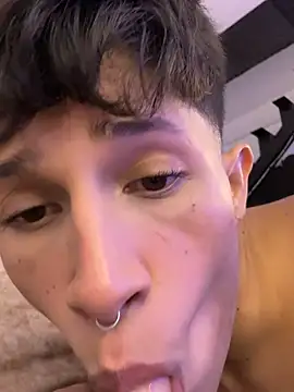 Stibenhotboy: διαδικτυακό σόου στην κάμερα