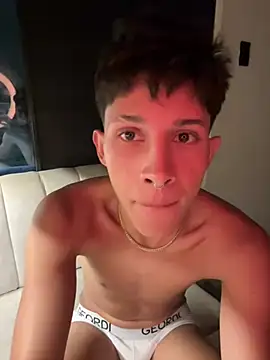 Show modela Stibenhotboy na web-kameri