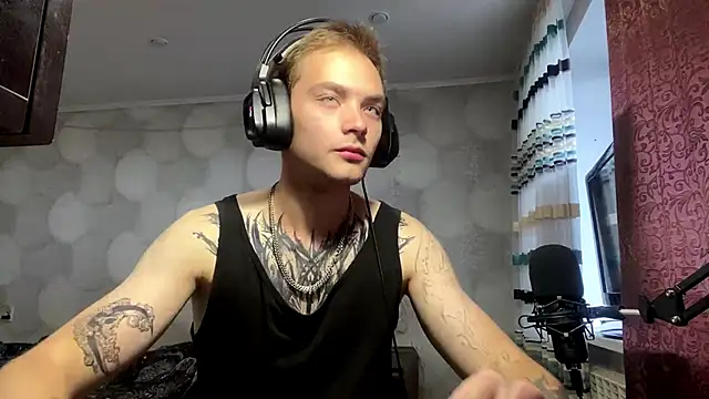 ErnestTarlet: вебкам-шоу