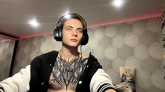 ErnestTarlet Show in webcam