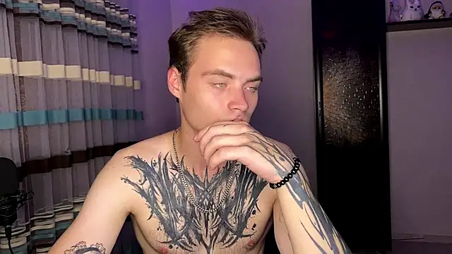 Show modela ErnestTarlet na web-kameri