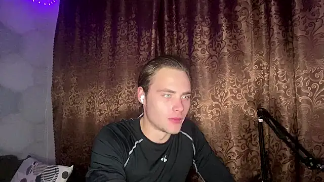 ErnestTarlet webkamerás műsora