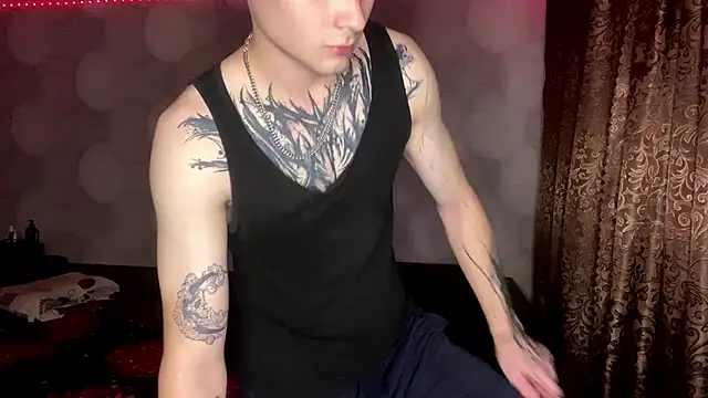 Show modela ErnestTarlet na web-kameri