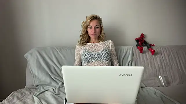 NickyGlow live XXX chat