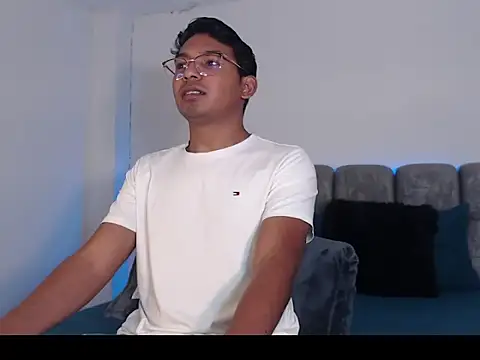 Show modela Charles_cruz na web-kameri