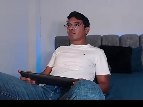 Charles_cruz webcam show