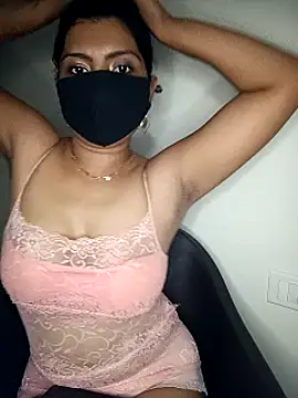 Czat XXX na żywo – NaughtyNaina01