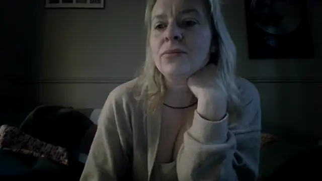 Czat XXX na żywo – MrsMercedes26