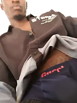 Hallowdick_kkk Show in webcam