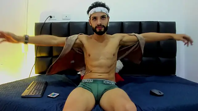 Show modela Ethan_Wolf75 na web-kameri