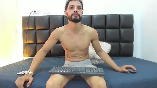 Ethan_Wolf75: διαδικτυακό σόου στην κάμερα