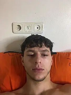 צ'אט XXX בשידור חי של crazyboyy3