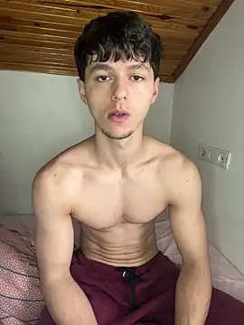 crazyboyy3 – webcam-show